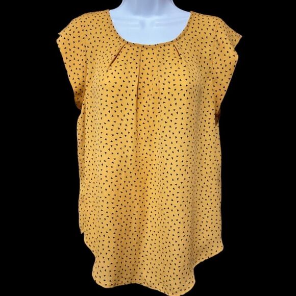 Sweet Rain Sleeveless Mustard Top - Picture 2 of 6